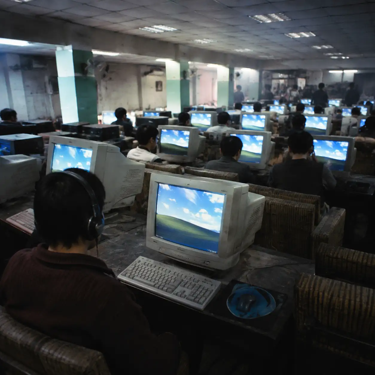Kimi Agent 拼出一整套 Windows XP 怀旧页，皮好仿，魂难造