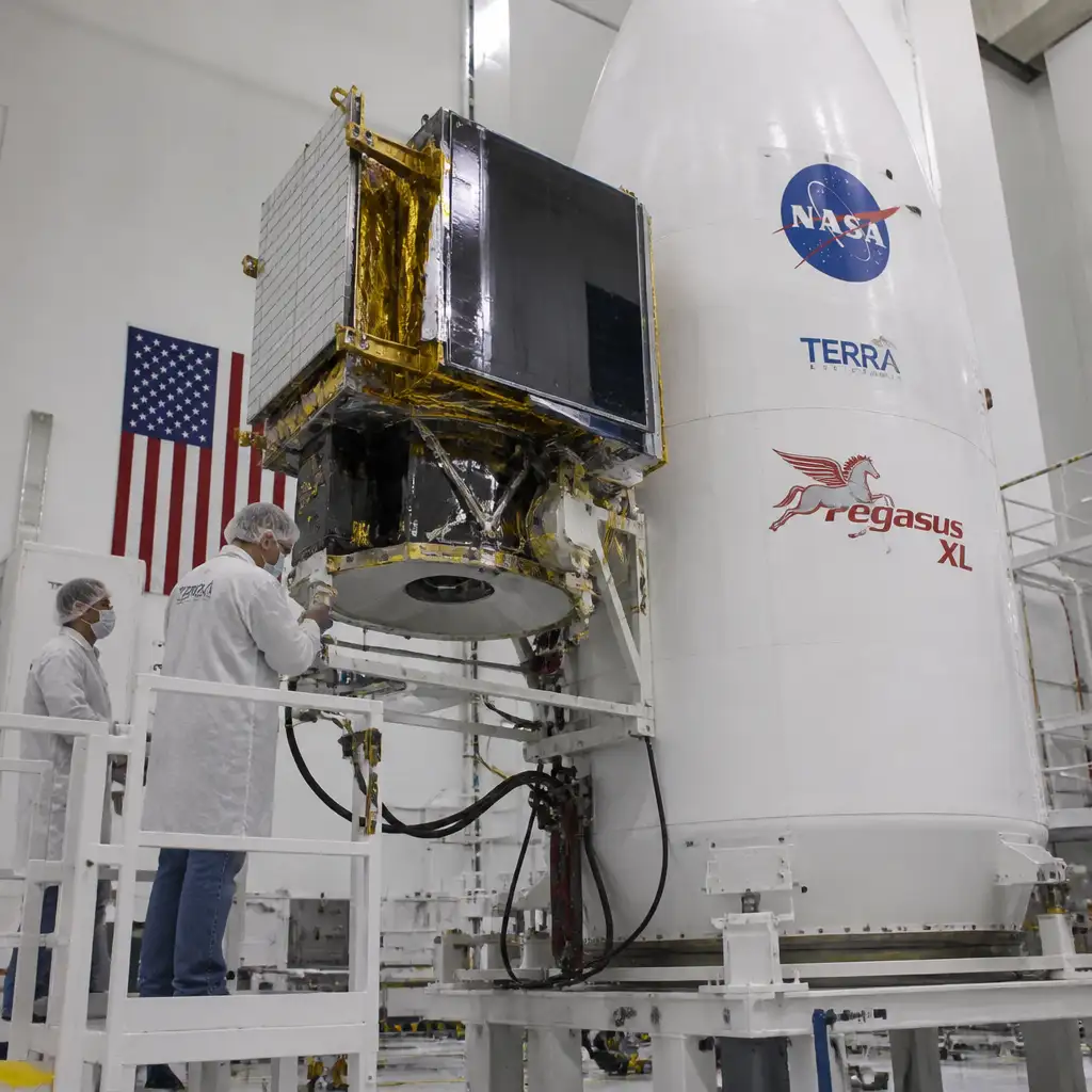 NASA花3000万美元救Swift：救一颗老卫星，也是在赌太空维修能不能真上桌