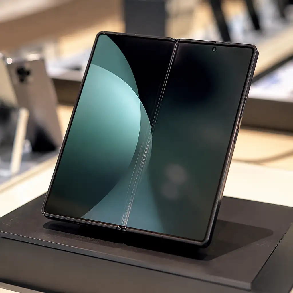 三星Galaxy Z Fold8 Ultra降300美元，“史低价”背后的三处落差