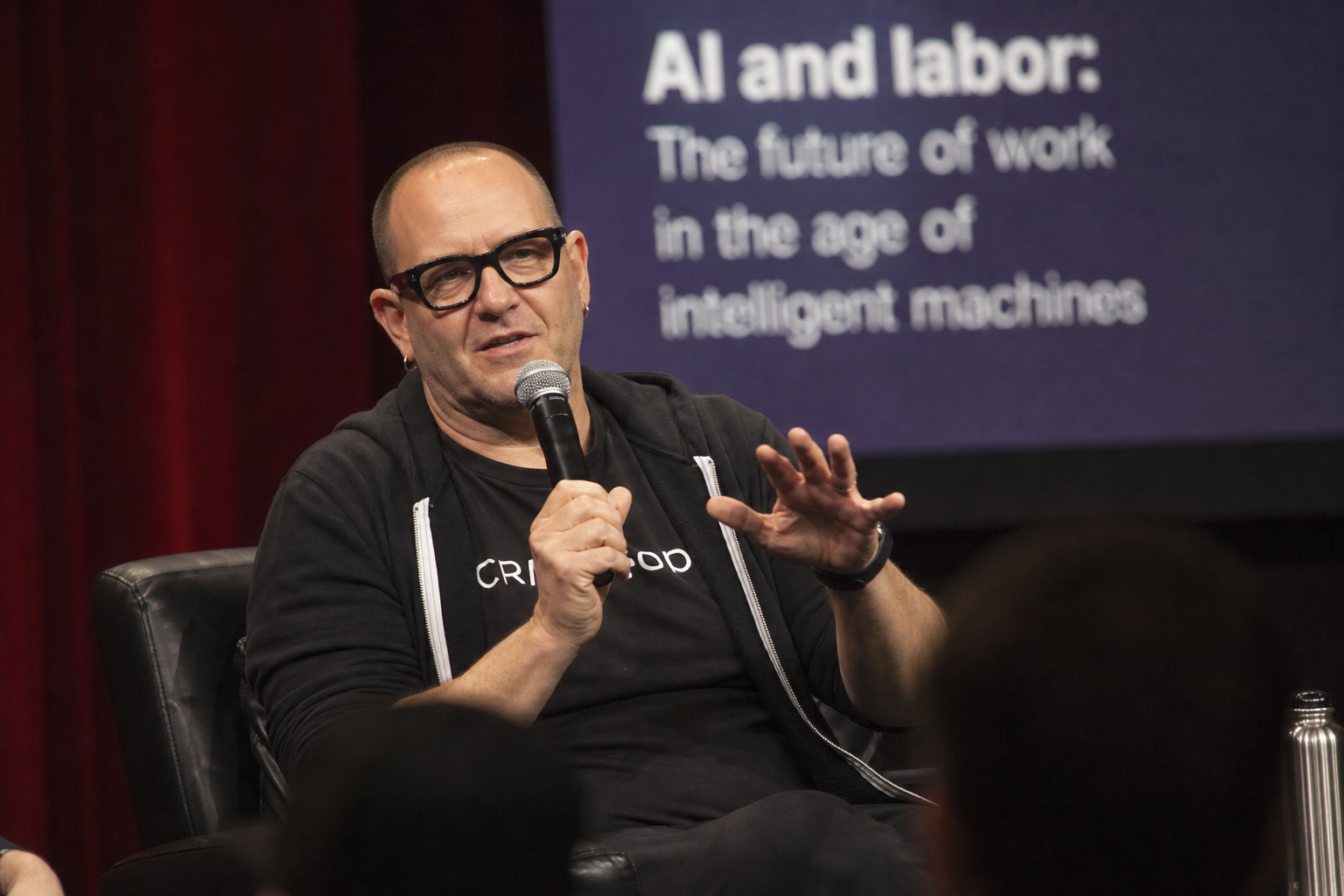 AI 泡沫最诱人的地方：它让老板幻想一个没有人的公司