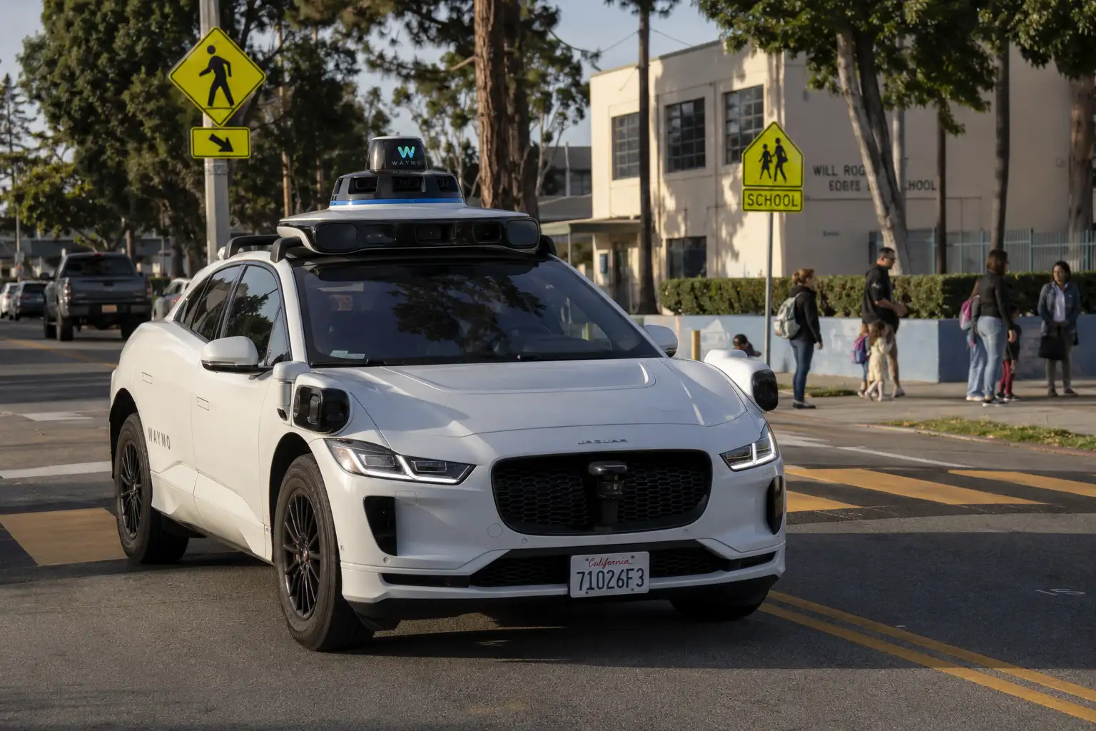 Waymo给Robotaxi安全评估换尺：更像人，但还不是安全证明