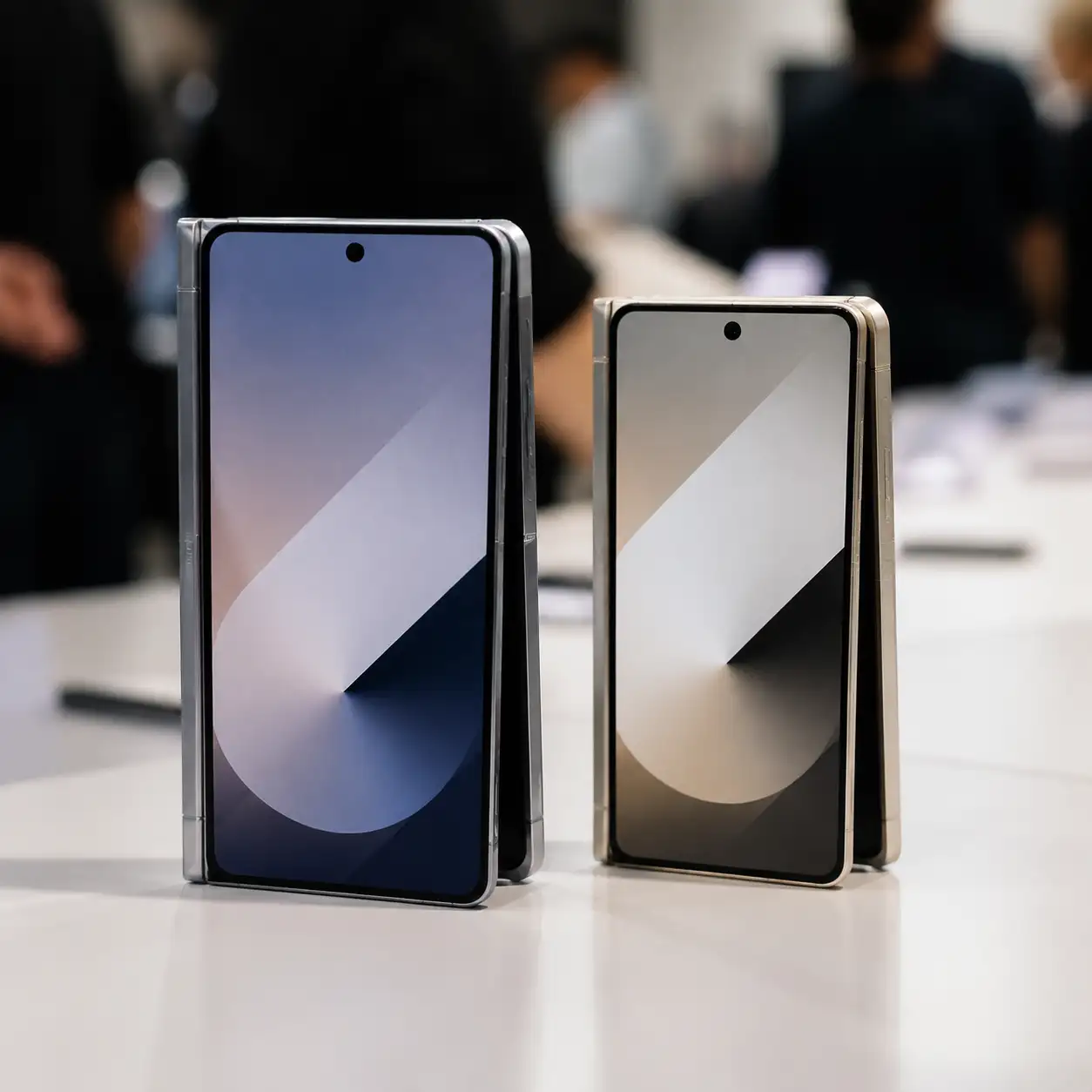 三星把 Fold 8 拆成两档：多一种选择，还是少一次创新？
